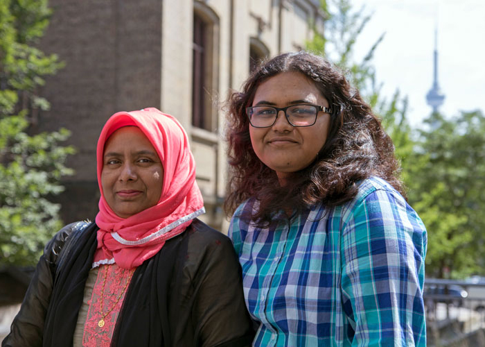 Nahiyan and her mom Nasrin Suldana visiting campus before the first day of class (Credit: Romi Levine)